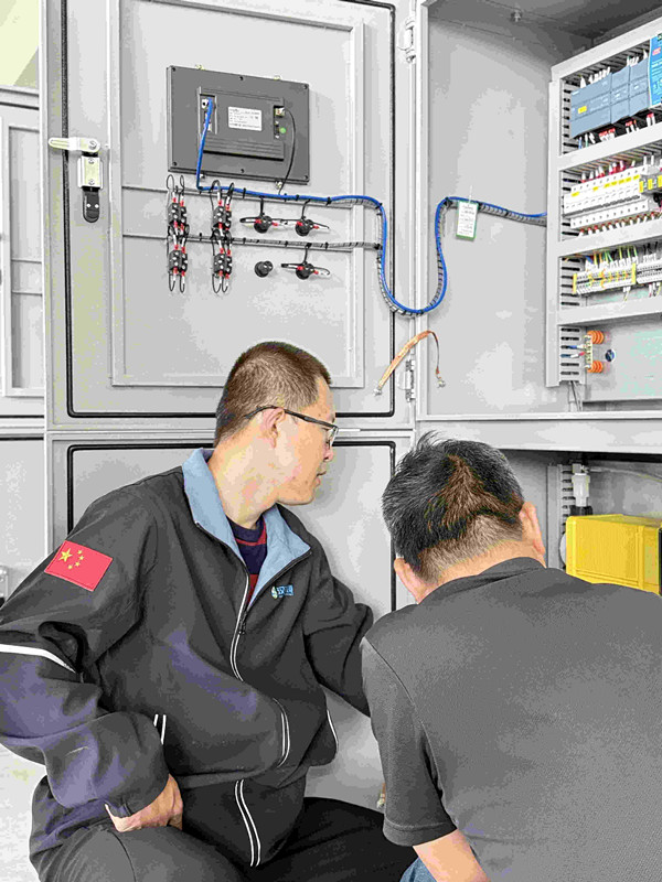 客戶到河北漢藍(lán)廠區(qū)考察SCR脫硝控制系統(tǒng)