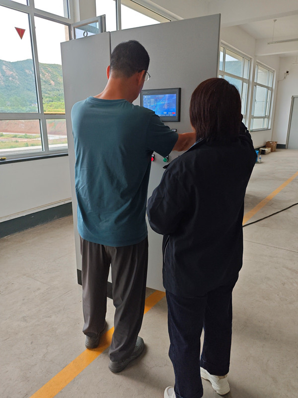 客戶到河北漢藍(lán)廠區(qū)考察SCR脫硝控制系統(tǒng) 客戶到河北漢藍(lán)廠區(qū)考察SCR脫硝控制系統(tǒng)